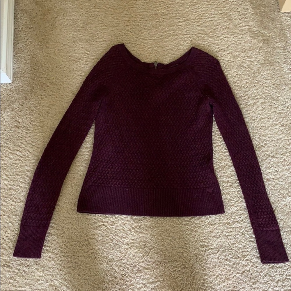 American Eagle maroon sweater
